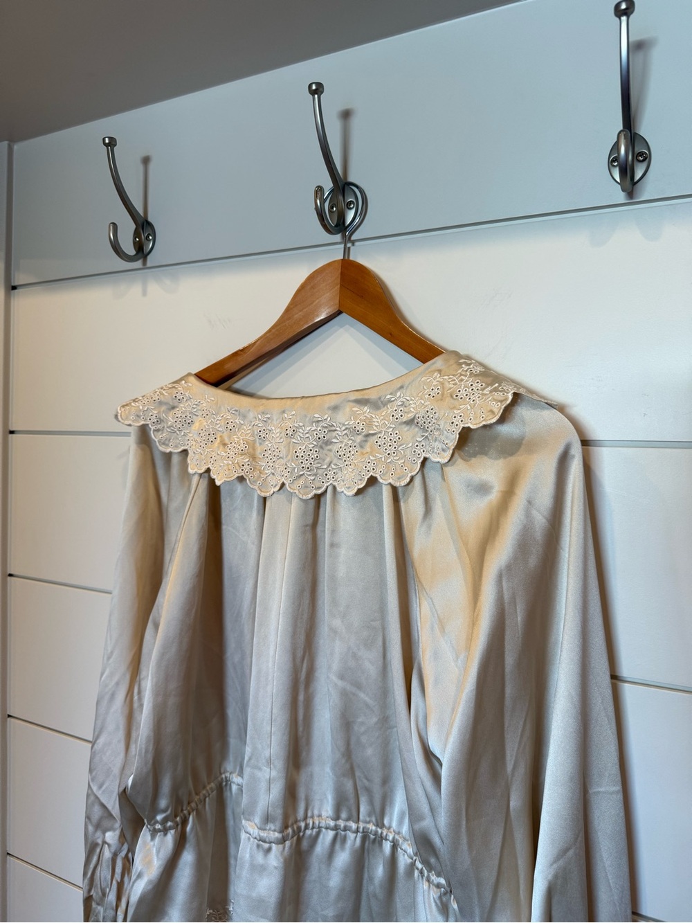 Reformation x Kacey Musgraves Lillie Eyelet Champagne Silk Blouse Small - Picture 6 of 9